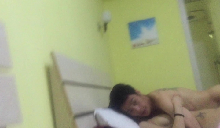 吸毒后的3P乱交 迷迷煳煳地【稀有流出资源】一个在干少妇 一个在偷拍 轮流着干她，大奶子少妇的侧脸很立体非常美，叫床麻酥酥地