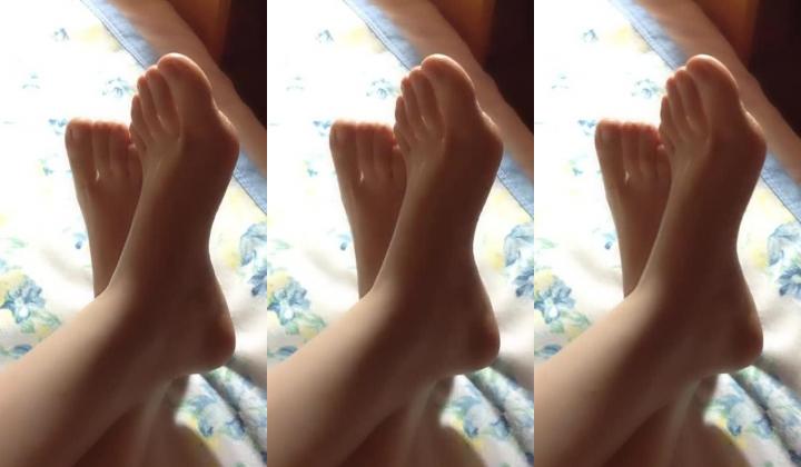《云盘泄密》身材不错的东北美少妇和相好之间的私密被曝光