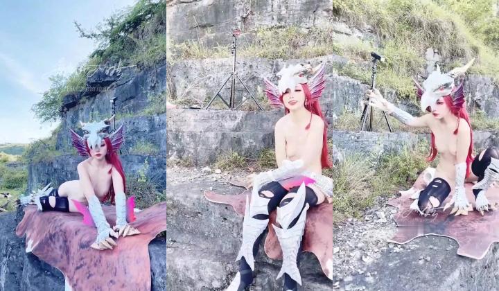 【超美高端罕见露脸露点】极品Cos爆机少女【喵小吉】动漫改新作《怪物猎人:曙光》极致粉穴美乳