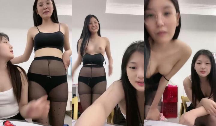 极品眼镜美少女！和漂亮眼镜闺蜜！男主加入操逼，可惜闺蜜来大姨妈，埋头吃JB也是骚的很