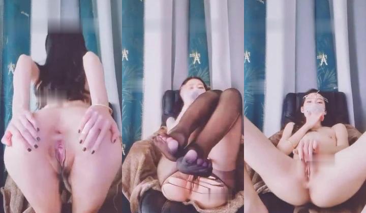 【网红直播】经典推荐 极品美女主播南嘉Yuki视集，自慰掰穴洗澡道具塞B裸舞