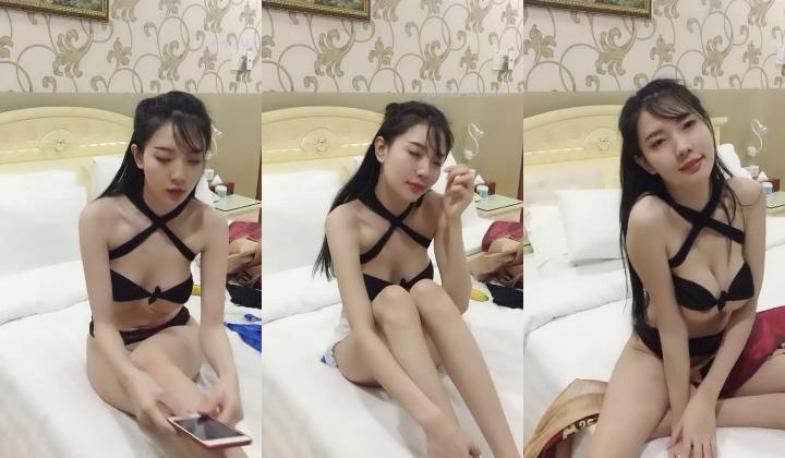 老哥太性福了 生活在在越南 花大价钱搞定9分女神明星级别的妹子 比波多野结衣还极品 丰满巨乳身材又纤瘦
