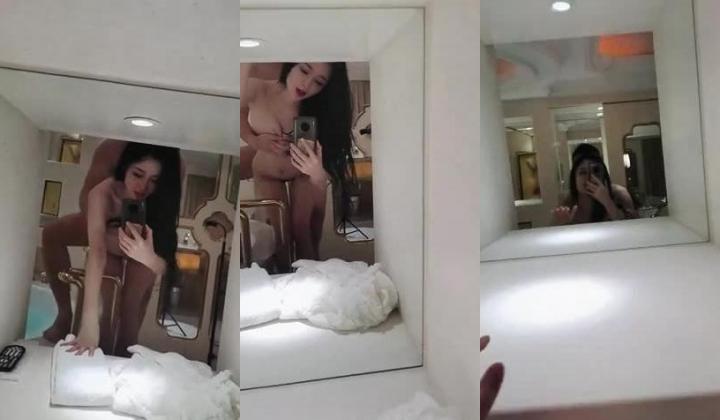 高颜值S级身材反差拜金网红美女空姐冰儿兼职模特被有钱老板包养自拍各种不雅视频
