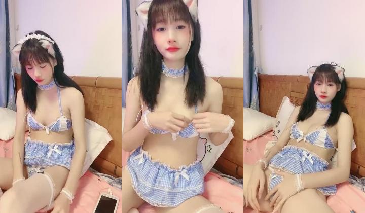 软绵绵的乖巧妹子，露脸白丝情趣装诱惑狼友，掰着逼逼给狼友看，揉着小奶子跳蛋自慰呻吟，表情好骚精彩
