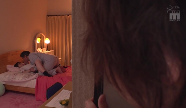 MIAA-417 母の再婚相手に妹が犯●れているのを見てクズ勃起。 天然かのん