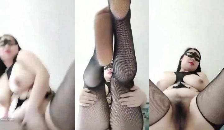 抖音刚生完宝宝的奶妈【艳艳肉乎乎 艳艳加油】巨乳奶妈掰逼展示，裸舞卖骚，刚生完就这么淫荡