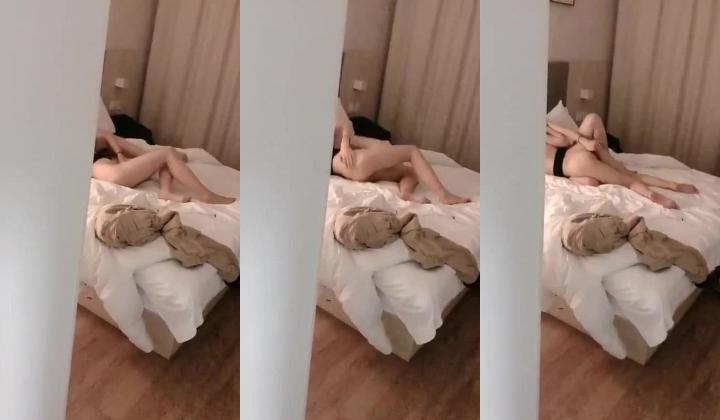 推特网红苏州昆山极品NTR夫妻【泣妻器骑】私拍乱斗，外柔内骚长腿翘臀找单男3P前后夹击极度反差