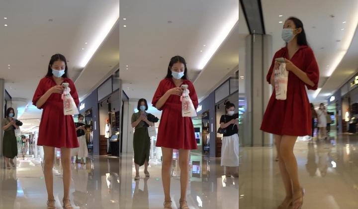 论坛VIP资源大师极限贴身CD超多漂亮小姐姐亮点多多各种骚丁露臀蕾丝骚内COSER美眉直接真空露逼