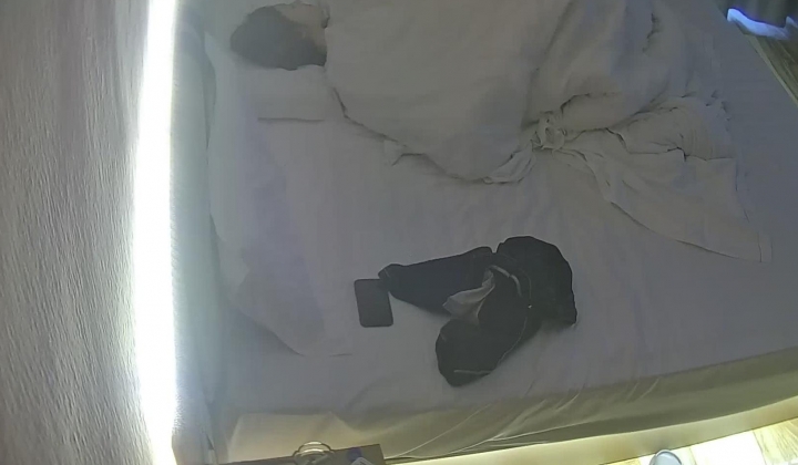 酒店偷拍 学生情侣妹子满心期待男友激烈的碰撞废才男友只知道玩游戏性能力让她大失所望