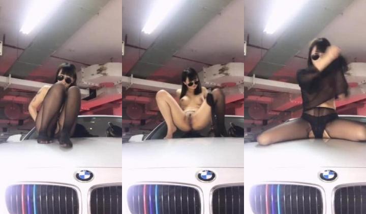 露脸黑丝美女主播趁没人大胆在停车场的豪车上面自慰 还直接高潮喷了一大摊水