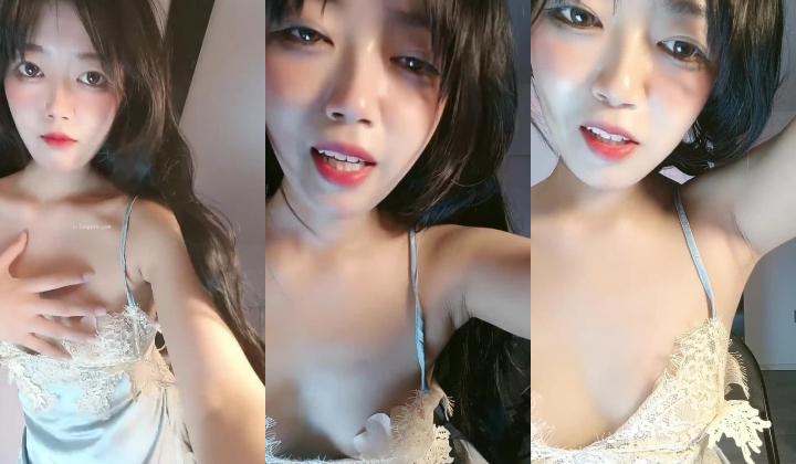 《宅男福利》夏天当然要看裸舞呀！性感美少女【白羊座】私拍各种情趣内衣淫语骚表情BGM疯狂摇臀摄人心魂