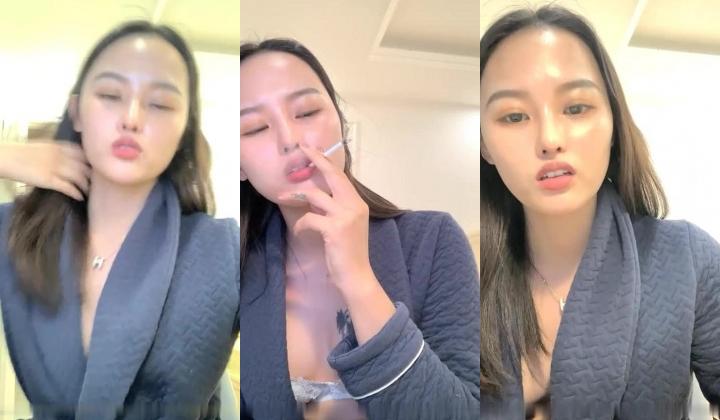 高颜值气质妹子【小咪鸭】全裸近距离特写粉穴翘屁股，毛毛挺多自摸阴蒂非常诱人