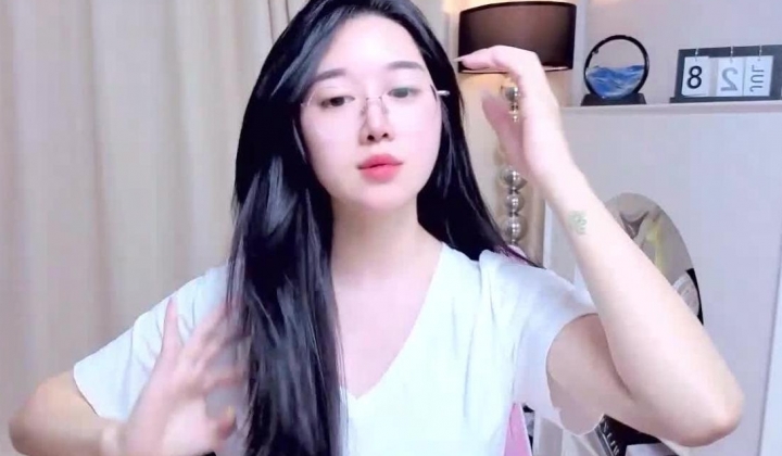 骚逼主播【miuu6868】极品少妇,奶圆逼粉,道具自慰高潮,极品无毛穴