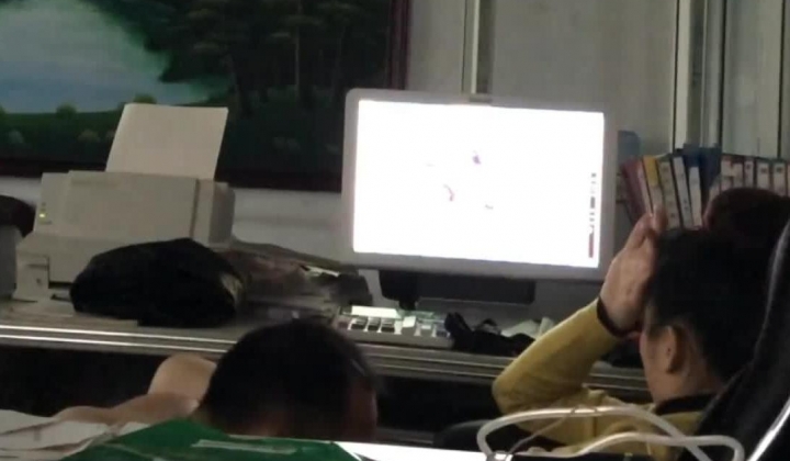 高端泄密 反差婊工厂老板娘人妻燕子与隔壁老王淫乱记录做爱的过程