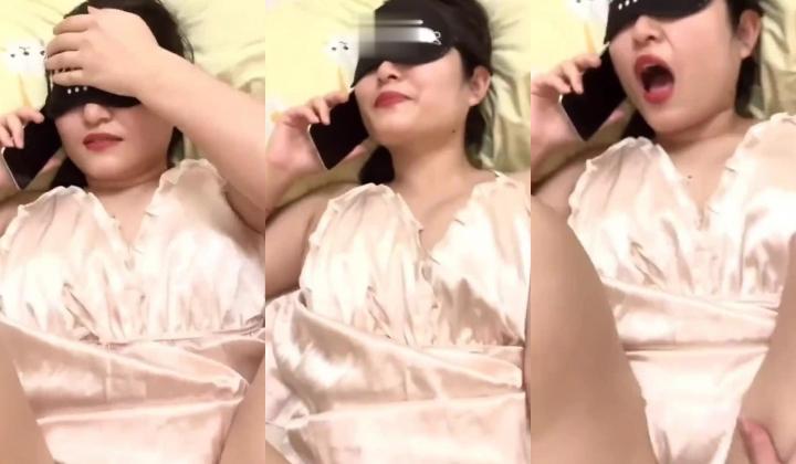 气质丰满熟女在家偷情 我能干嘛呀 看电视 没有 真的在看电视 太激动了 老公打电话查岗 回答很机智 声音很温柔