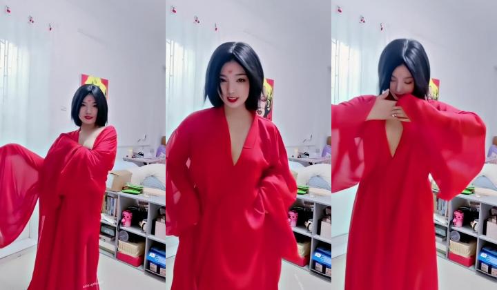 青春无敌，抖音风艺校美少女【杨晓花】定制福利，露脸露点，各种热门BGM裸舞