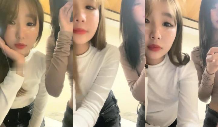 【一只兔叽吖】校花双女神~!尺度升级~完全放飞~无套群P，小妹妹挺漂亮，被干得娇喘阵阵