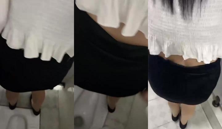 上海贵妇，身材丰满，秀色可餐，逛商场的时候随手约了一位小哥哥，商场女侧做爱啪啪啪到底是什么味道呢？