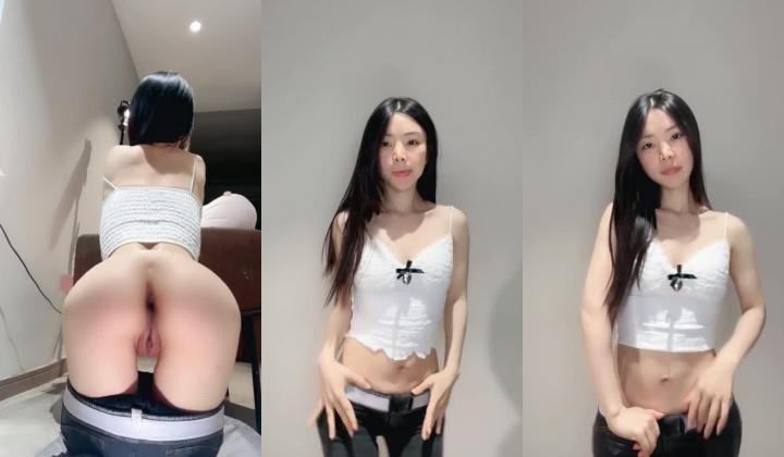 高颜值极品女神【裸舞婉儿】雪白尤物女神 一丝不挂全裸露脸热舞简直美到爆 疯狂抠逼~真想干她
