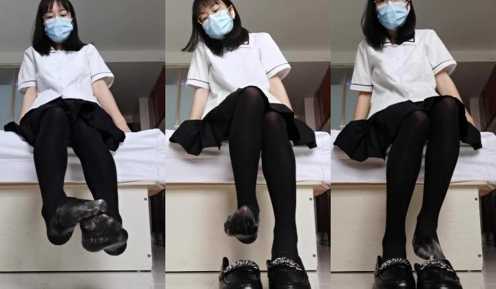 重金自购~小琪琪文文,听说黑丝跟精液是绝配哦~也不知道是谁把精液射皮鞋里啦，还想射你BB里呢，狼友们想不想！